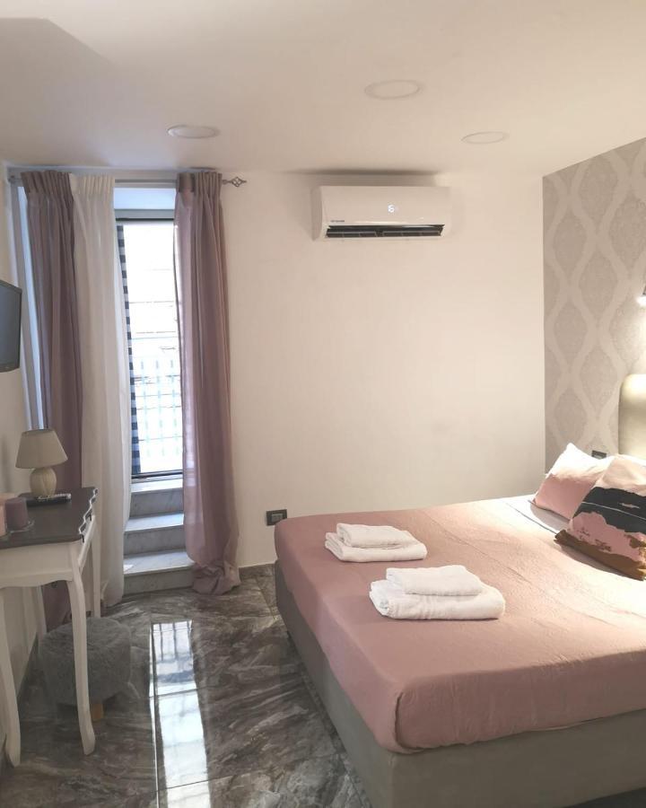 那不勒斯Domus Luigi Leone住宿加早餐旅馆 外观 照片