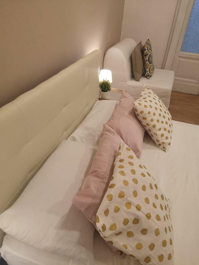 那不勒斯Domus Luigi Leone住宿加早餐旅馆 外观 照片